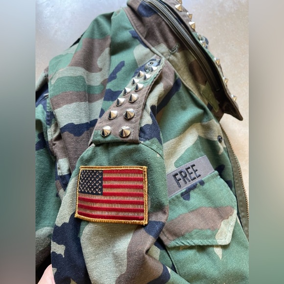 U.S. Army Combat Uniform Custom Jacket
Camouflage Pattern
Size Small - Picture 4 of 5